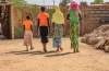 미성년 강제 결혼 위기에 내몰려 있는 아프리카 여성들. 