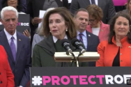낸시 펠로시 하원의장이 미국 국회의사당 앞에서 대법원 의견문 초안에 대한 입장을 밝히고 있다. ⓒ유튜브 영상 캡쳐
