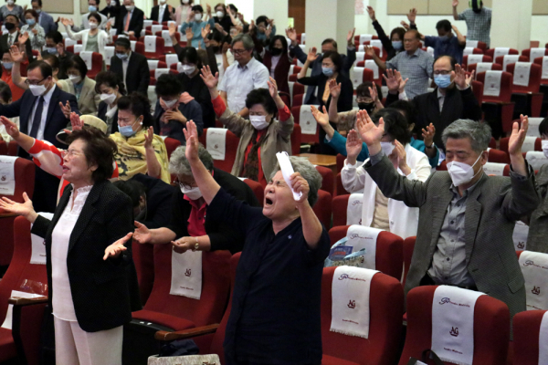 목회자세미나에서도 참석자들은 뜨겁게 통성으로 기도하는 시간을 가졌다.