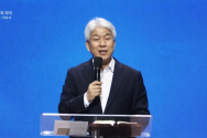김문훈 목사가 만나교회 2022 이열치열부흥회에서 설교를 하고 있다. ©만나교회 영상 캡처