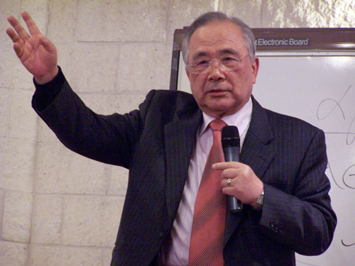 설교하는 주성호 목사.