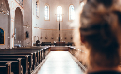 MZ세대 미 기독교인 3명 중 2명 “한 달에 한 번 예배 안가”