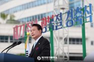 윤석열 대통령이 15일 서울 용산 대통령실 잔디마당에서 열린 제77주년 광복절 경축식에서 경축사를 하고 있다. ⓒ대통령실