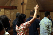 글로벌복음통일 컨퍼런스 참가자들이 신사참배 회개와 복음통일을 두고 통성으로 기도하고 있다.