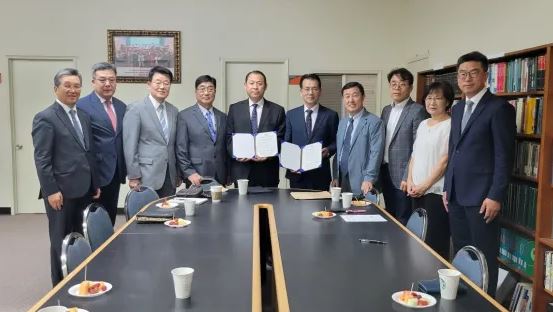 왼쪽부터 박헌성목사, 하요한목사,서보천목사,박재웅목사, 나정기목사,이성화목사, 강인중목사, 이병구선교사, 김명자선교사, 강은덕목사