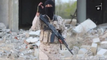 유튜브에 등장한 IS 대원의 모습. ⓒ유튜브 화면 캡쳐