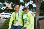 신장기증인 이영천 집사(오른쪽)를 만난 김동조 목사 ©사랑의장기기증운동본부