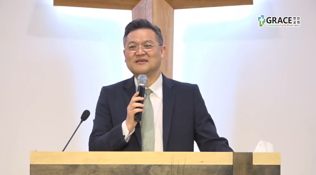 그레이스한인교회 새성전 봉헌예배에서 소감을 전하는 이승훈 목사