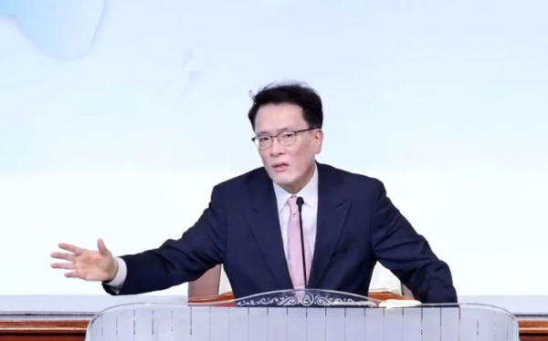 타코마새생명교회 창립 40주년 부흥회를 인도하는 김한요 목사