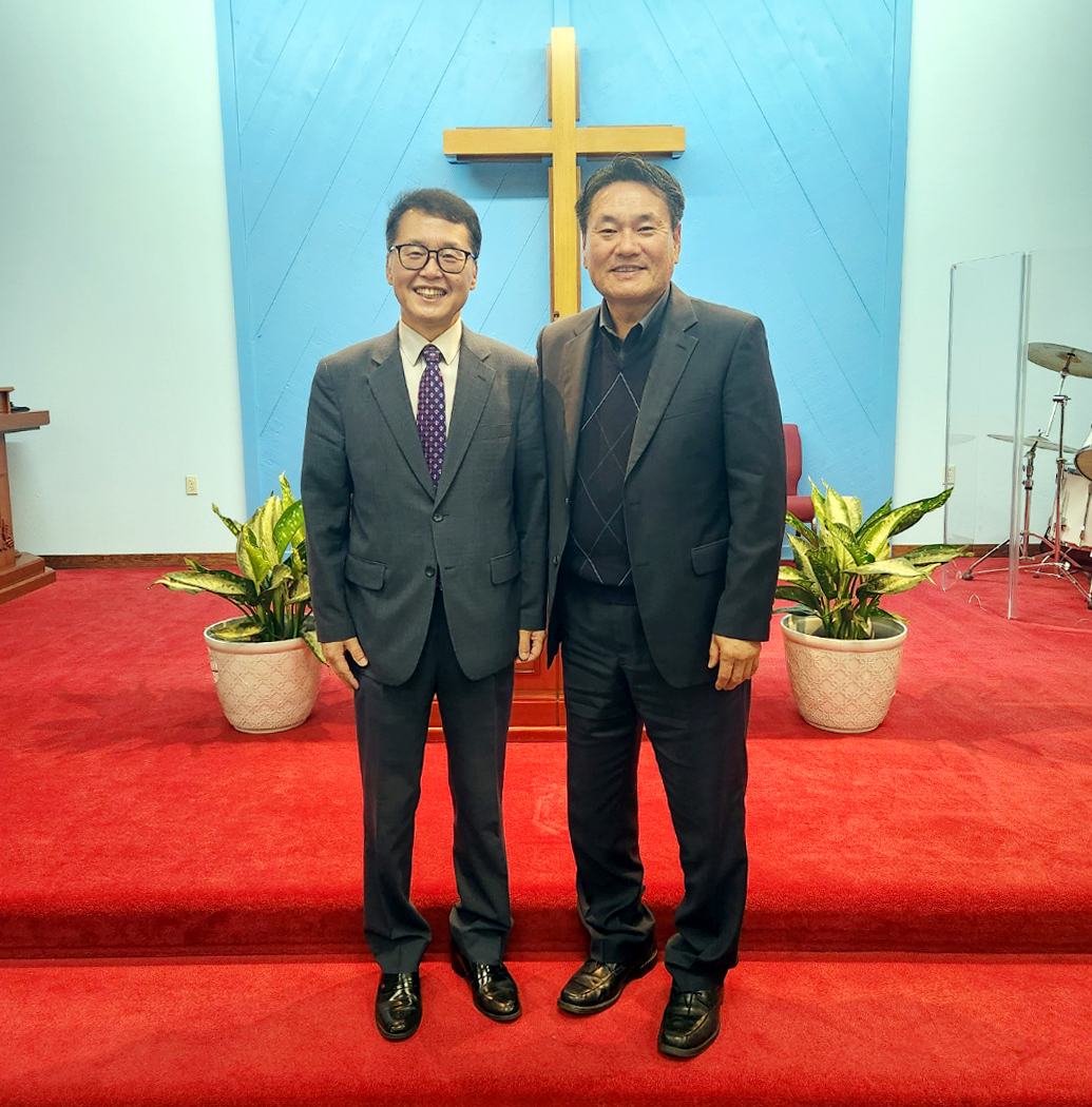 훼드럴웨이 갈보리교회 담임 최병걸 목사(좌)와 협동목사로 사역할 이기범 목사(우)