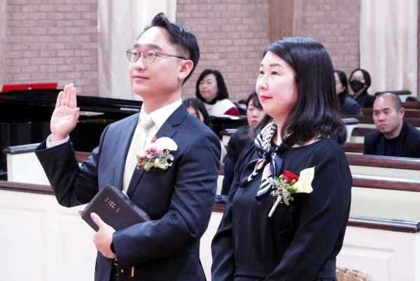 김광선 목사(좌)와 박현은 사모