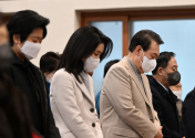 윤석열 대통령과 김건희 여사가 성탄절인 25일, 서울 성북구 영암교회에서 예배를 드렸다. 