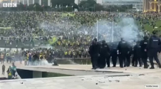 지난 1월 8일 브라질의 자이르 보우소나루 전 대통령의 지지자 수천 명이 대선 결과에 불복해 수도 브라질리아를 습격했다. ⓒBBC 보도화면 캡쳐