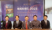 (왼쪽부터) 저자 안덕원 교수, 박윤성·김도인·이정일·박양규 목사. ⓒ이대웅 기자