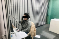 한국VOM의 한 자원봉사자가 북한에 매일 송출되는 라디오 방송을 위해 한국 기독교 초기 지도자들의 설교를 녹음하고 있다 ©한국VOM 제공