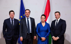데이비드 프레스먼 대사(왼쪽에서 두 번째)가 자신의 파트너(맨 왼쪽)와 헝가리 카탈린 노박(Katalin Novák·왼쪽에서 세 번째) 대통령 부부와 신년 인사회에서 함께한 모습.