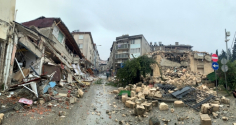 지진이 발생한 튀르키예의 거리