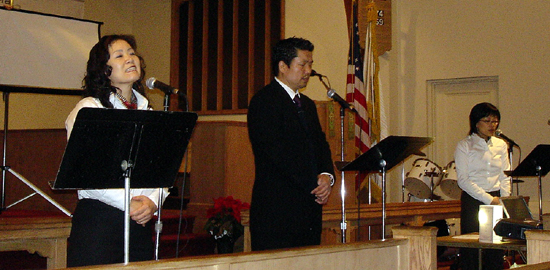 뉴욕영광장로교회 찬양팀은 경배와 찬양을 인도했다.