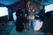 지진으로 집을 잃은 다이야(51세, 가명)씨와 가족들이 시리아 내 임시 텐트에 거주하고 있다. ©세이브더칠드런 제공
