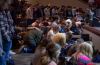 미국 시더빌대 학생들이 예배에서 뜨겁게 기도하는 모습 ©시더빌대학 페이스북