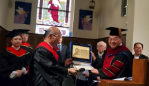 김용희 목사가 미주 대한신학대학교에서 명예신학박사 학위를 받았다.