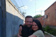석방된 후, 아내를 다시 만난 안드레이 쉬로코프 목사 ©한국VOM 제공