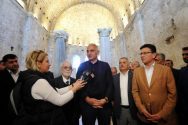 2023년 5월 안탈리아의 성 니콜라스 교회 공식 재개장에 참석한 메흐메트 누리 에르소이 튀르키예 문화관광부 장관.