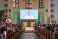 AI 챗GPT 목사가 독일의 한 교회에서 설교를 전하고 있다. ⓒKTLA 영상 캡쳐