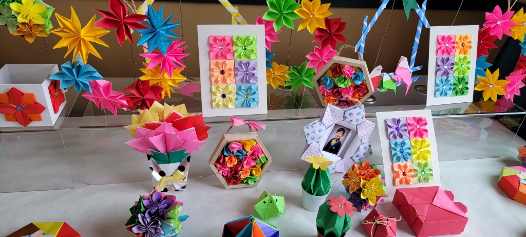 한인타운 시니어&커뮤니티 센터 종이접기반 전시회