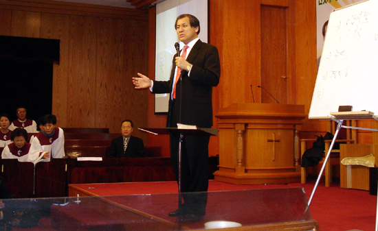 장경동 목사는 뉴욕집회에 이어 필라델피아에서 3일간 집회를 인도한다.