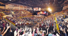 1만여 명이 참석한 가운데 22일과 23일 대만 타이베이 화평체육관에서 대만 초교파 성령축제 &#039;파이어 콘퍼런스(Fire Conference)&#039;가 열렸다. ©여의도순복음교회