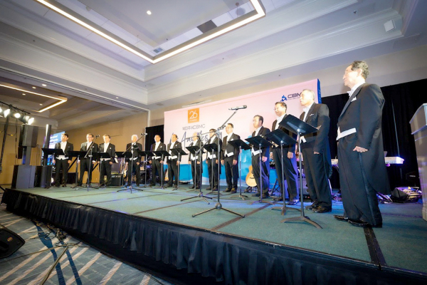 북미주 KCBMC LA대회 첫째날 LA장로성가단이 특별공연을 하고 있다.