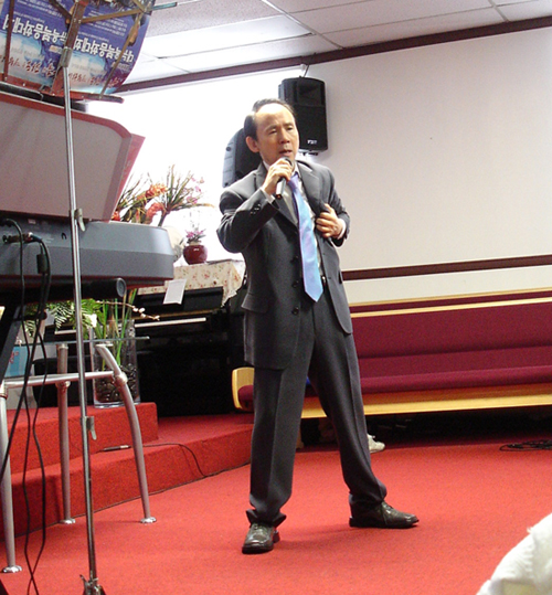 이영식 선교사는 뉴욕효성교회서 '녹슨 세 개의 못'을 공연했다.