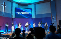 피아워십은 매주 목요일 인천 한국장로교회에서 찬양집회를 갖는다