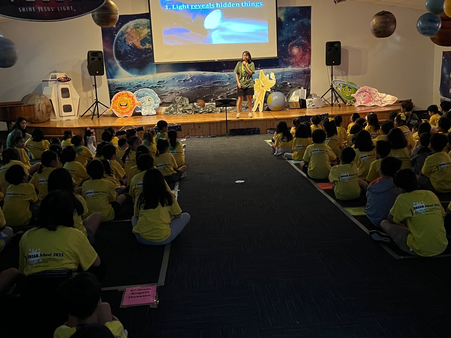 드림스쿨 예배로 시작 