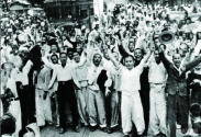 1945년 만세를 부르고 있는 우리 국민들.