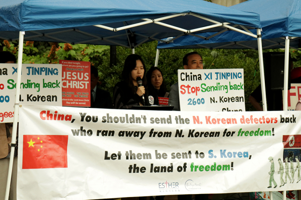중국 내에서 구금돼 있는 2600명의 탈북민의 강제북송을 반대하는 집회가 24일 낮 유엔 본부 앞과 맨하탄 중국 대사관 앞에서 개최됐다.