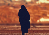 머리에 히잡을 쓰고 아바야를 두른 무슬림 여성(위 사진은 본 기사 내용과 직접적 관련은 없음). ⓒpixabay