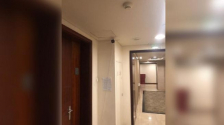 베이징에 거주 중인 이안 라히프(34) 씨의 아파트 문 밖에 설치된 CCTV. ⓒCNN 보도화면 캡쳐