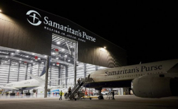 노스캐롤라이나 그린즈버러의 피드몬트 트라이어드 국제공항에 위치한 공수 대응 센터와 보잉 757 항공기 모습. ⓒ사마리안퍼스