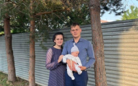 바체슬라프 레즈니첸코와 그의 아내, 4개월 된 딸. ⓒ텔레그램