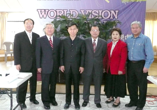 정인수 목사(왼쪽에서 세번째)와 과테말라 선교지 관계자들