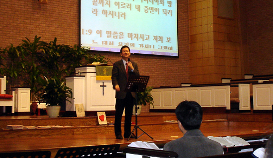 최현부 목사(세계스포츠선교회 실무회장)가 효신장로교회서 설교를 전했다.