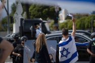 하마스에 인질로 잡힌 이스라엘인들의 석방을 촉구하는 시위자들의 모습. ⓒLevi Meir Clancy/ Unsplash
