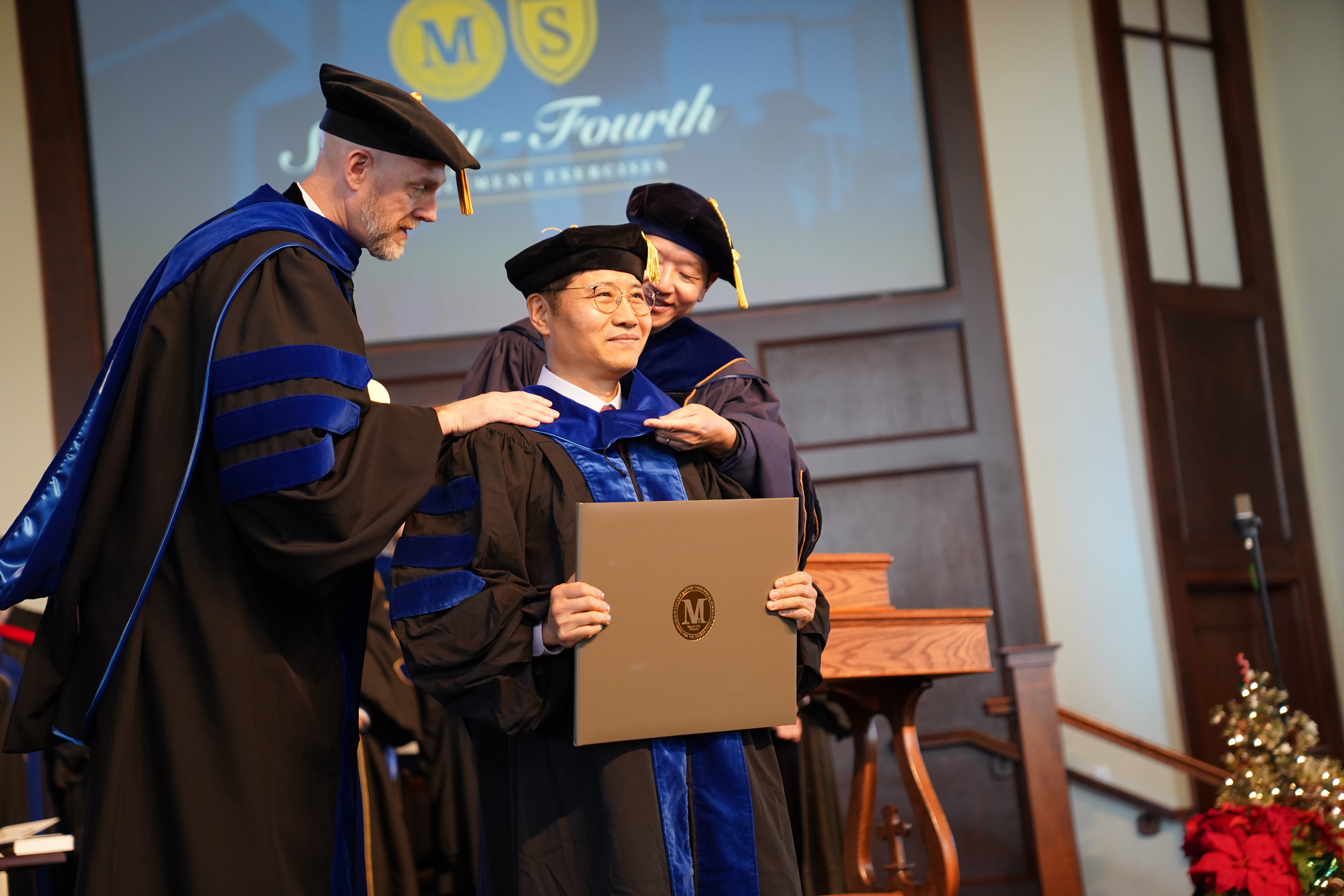 미드웨스턴도 74회 졸업식