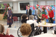 이노비가 20일 맨하탄 어퍼이스트 너싱홈에서 다민족 어르신들을 대상으로 크리스마스 콘서트를 열었다.