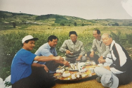 1998년 9월 초 평양에서 2시간 북동쪽에 위치한 은산군 남옥시험장 부근 언덕에서 찍은 사진. ⓒ김순권 박사 제공