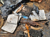 인도 마니푸르 폭력 사태로 불태워진 성경. ©오픈도어