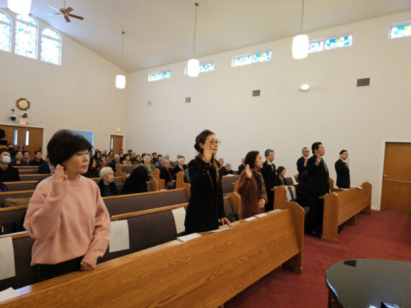 워싱턴주 밴쿠버한인장로교회 임직예배에서 서약하는 임직자들