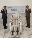 홈쇼핑월드와 바디프렌드 미주지사가 신개념의 로봇 맛사지 체어 FALCON의 미주 독점 판매권 계약을 체결했다. 